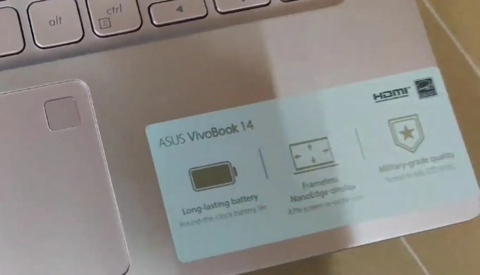 Fingerprints on Asus VivoBook S14 S403JA surface
