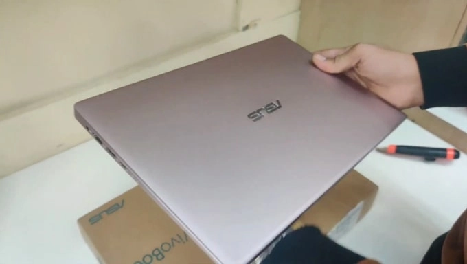 The build quality of Asus VivoBoook S14 S403JA Laptop LaptopRadar