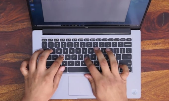 Typing on the keyboard of Mi Notebook 14 Horizon