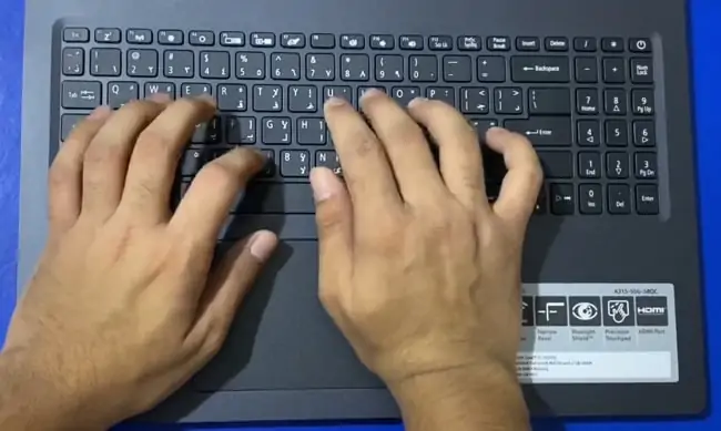 Typing on the Acer Aspire 3 A315-57G laptop